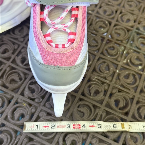 Winnwell Girls Ice Skates Adjustable fits 12y-2. Pink and White Like New - Picture 9 of 9
